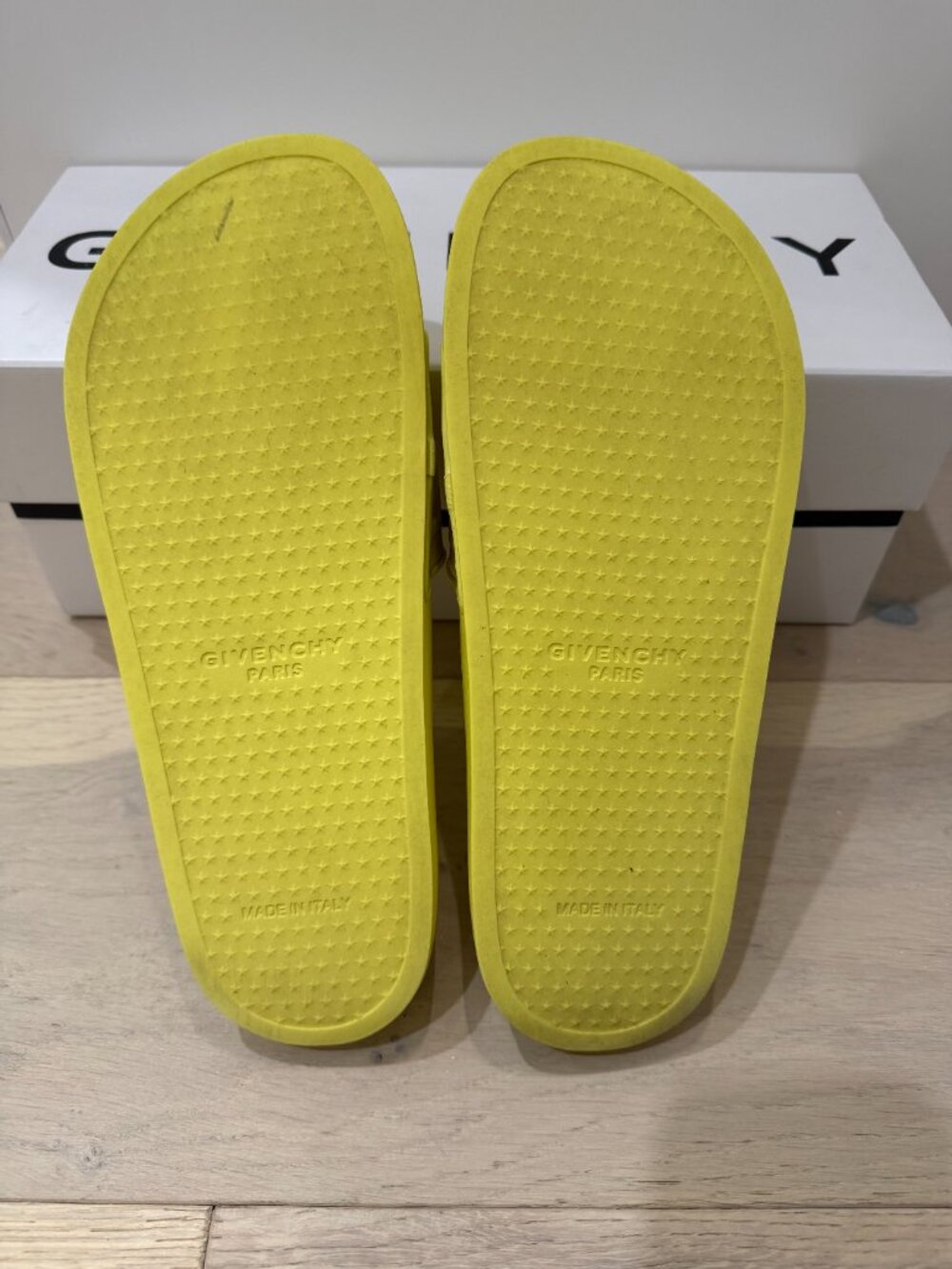 Givenchy Pool Slides - yellow - Picture 4 of 8